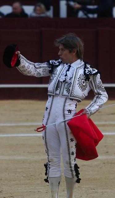 el cordobes vistiendo el traje picassiano